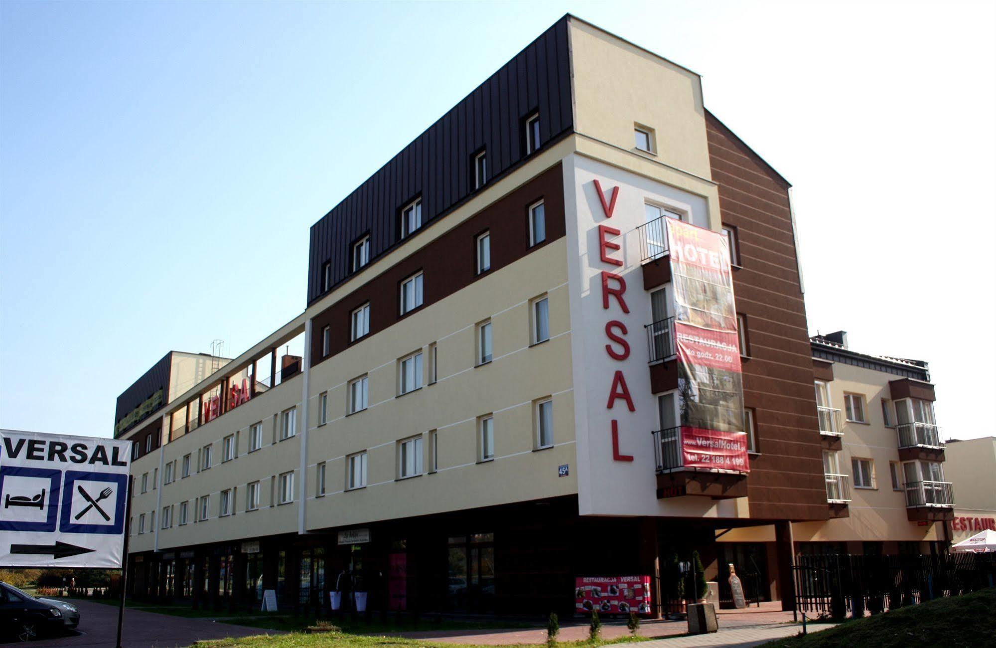 Versal Airport Modlin Nowy Dwór Mazowiecki Exteriör bild